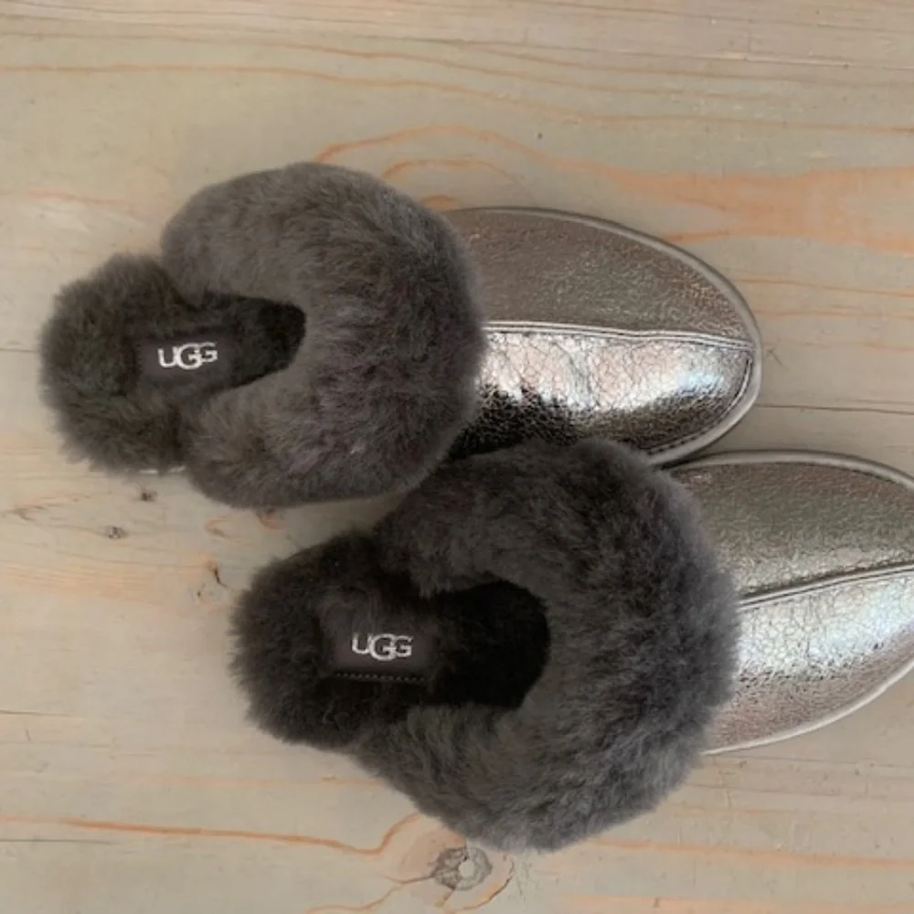 UGG SCUFFETTE 2 METALLIC SPARKLE GUNMETAL SILVER NEW SLIPPERS - Picture 2 of 8